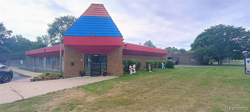 29721 6 Mile Road, Livonia, MI 48152