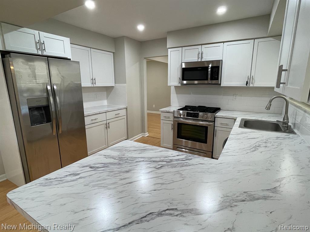 2427 CARRIAGE Way, Ypsilanti, MI 48197 — Photo 8