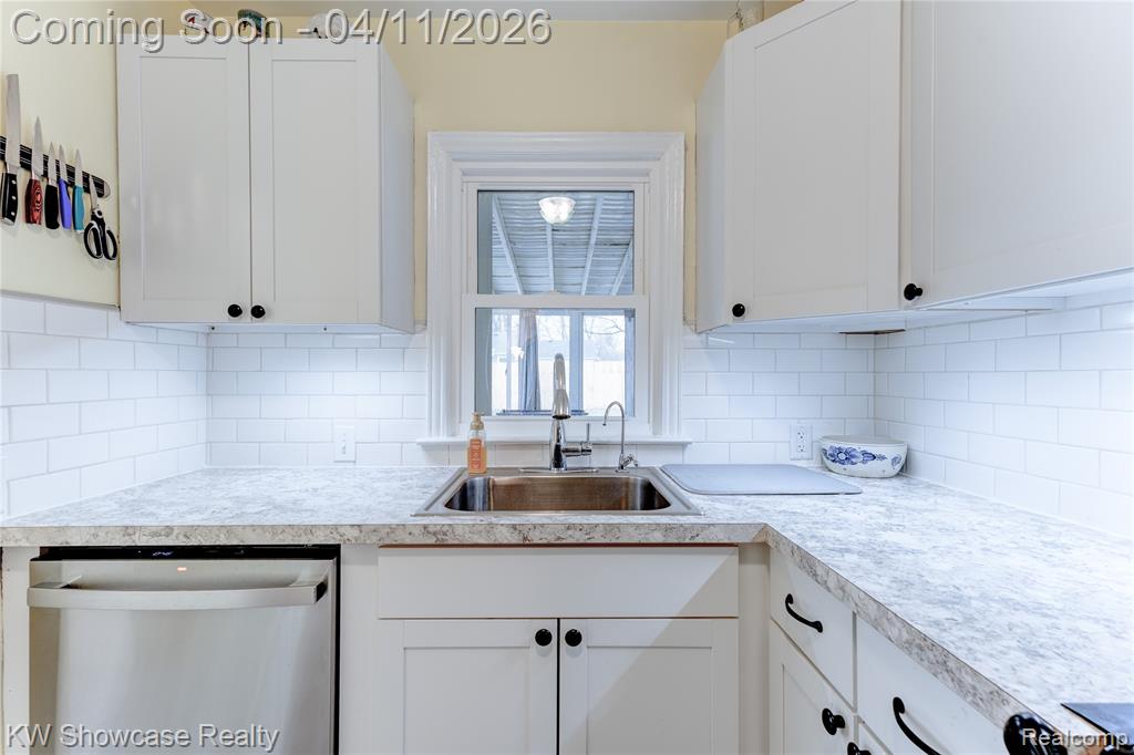 23033 Hawthorne Street, Farmington, MI 48336 — Photo 4