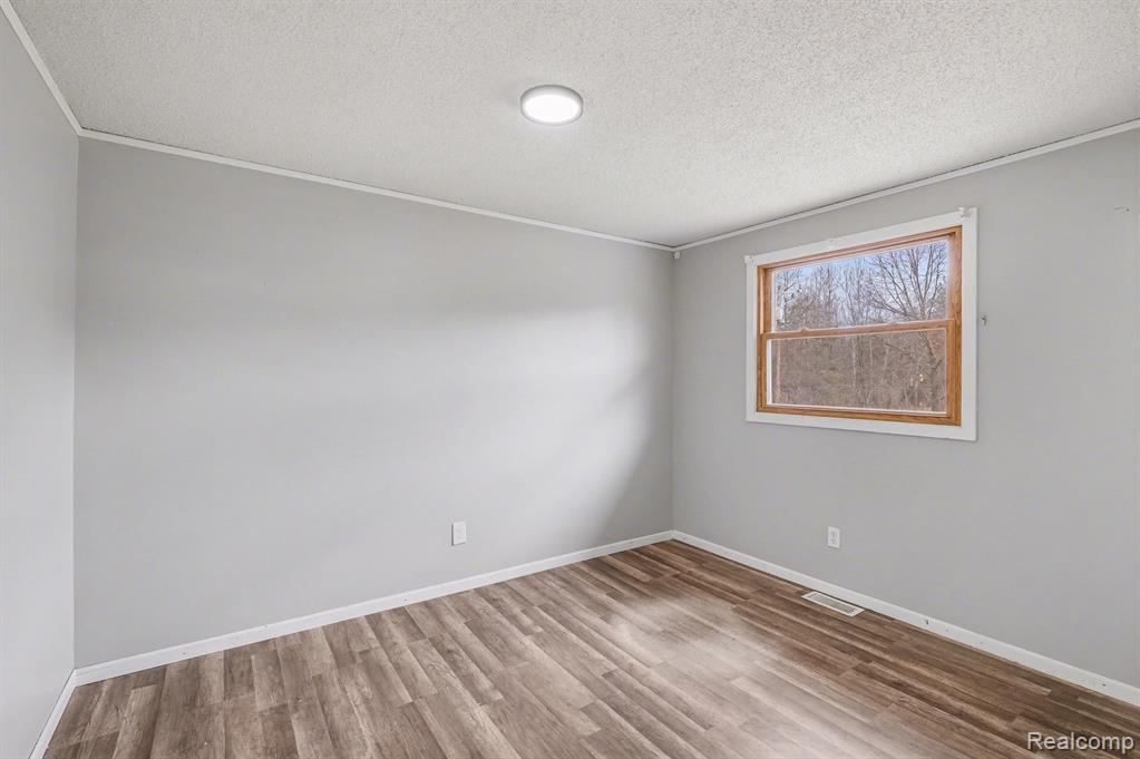 5912 Falkenbury Road, North Branch, MI 48461 — Photo 18