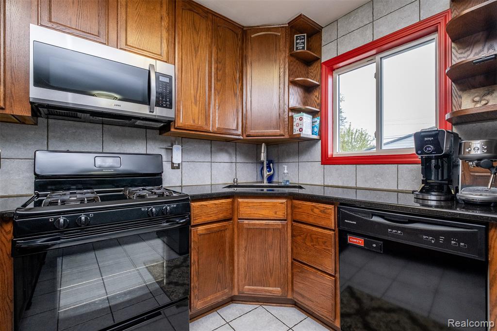 30534 Spybrook Street, Roseville, MI 48066 — Photo 17
