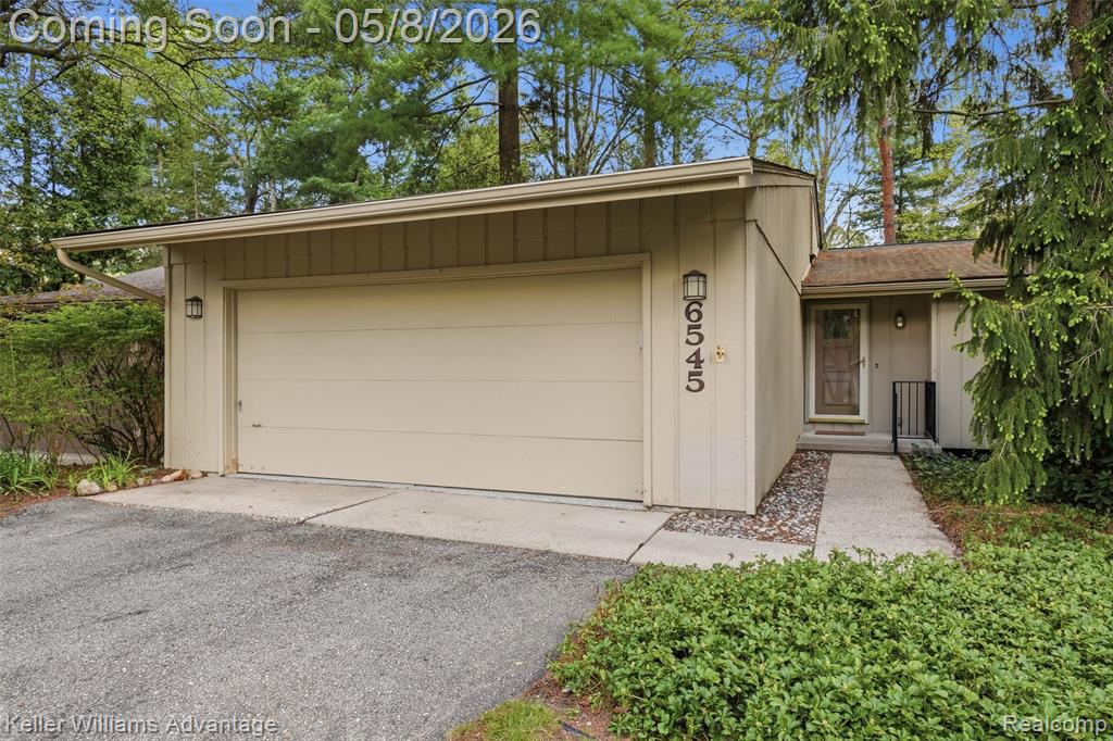 6545 Red Cedar Lane, West Bloomfield, MI 48324 — Photo 49
