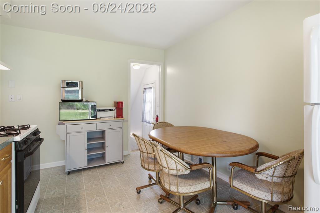 20644 Hollywood Street, Harper Woods, MI 48225 — Photo 6