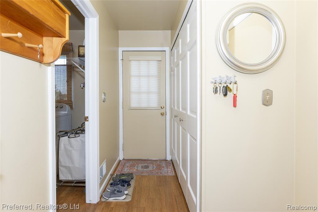 9350 Colony Farm Court, Plymouth, MI 48170 — Photo 28