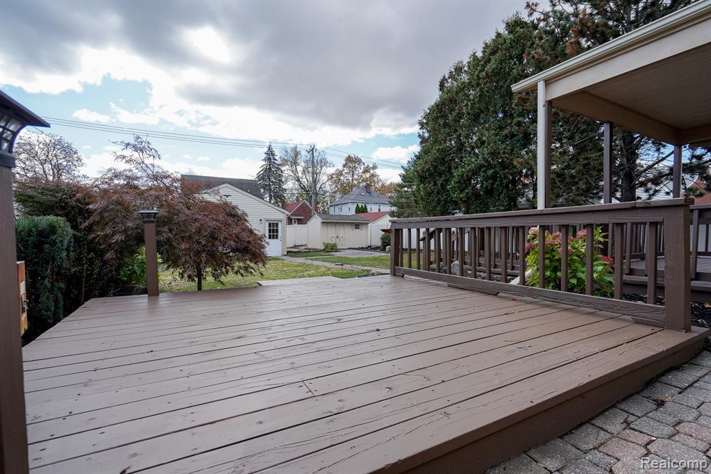 547 Orchard Street, Wyandotte, MI 48192 — Photo 5