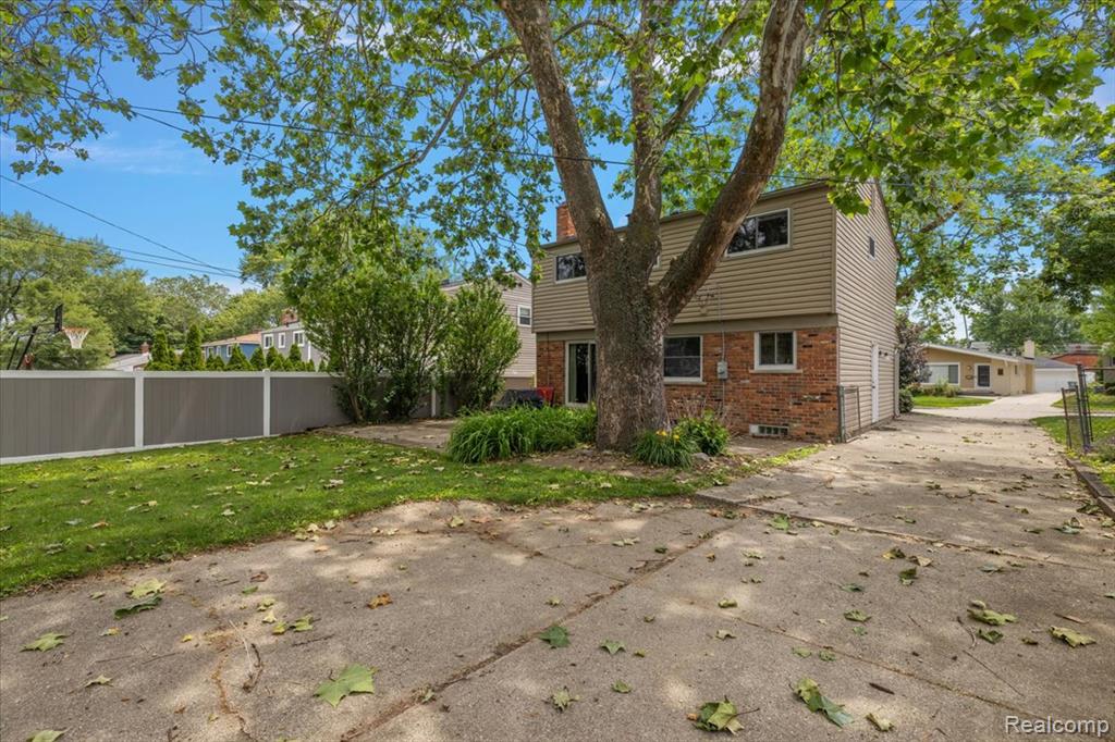 754 W Baker Avenue, Commerce Twp, MI — Photo 37