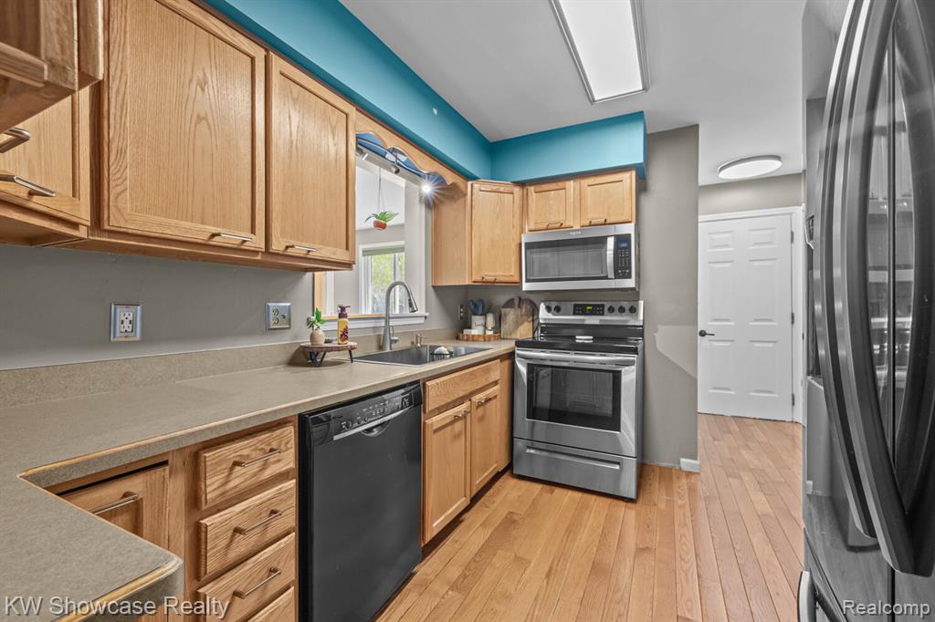 2922 Airport Road, Waterford, MI 48329 — Photo 5