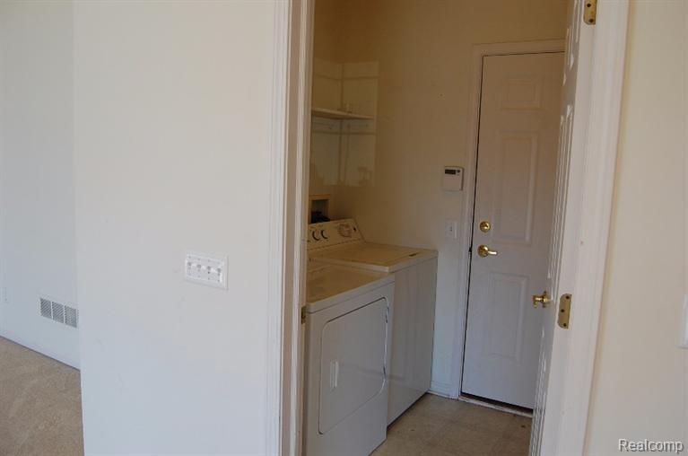 6122 Cherrywood Drive, Ypsilanti, MI 48197 — Photo 17