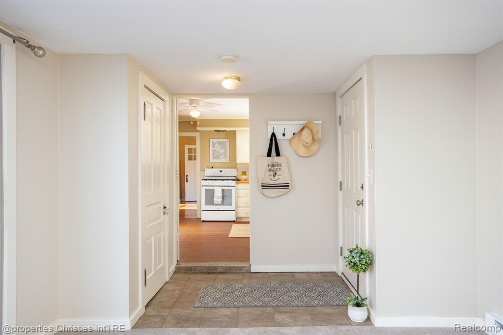 431 Cabinet Street, Milford, MI 48381 — Photo 18