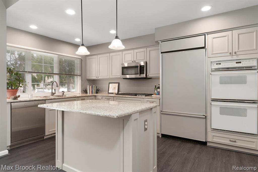 684 Deauville Lane, Bloomfield Hills, MI 48304 — Photo 20