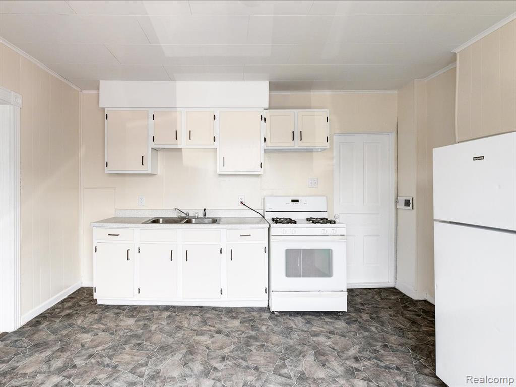 718 Superior Street, Port Huron, MI 48060 — Photo 9