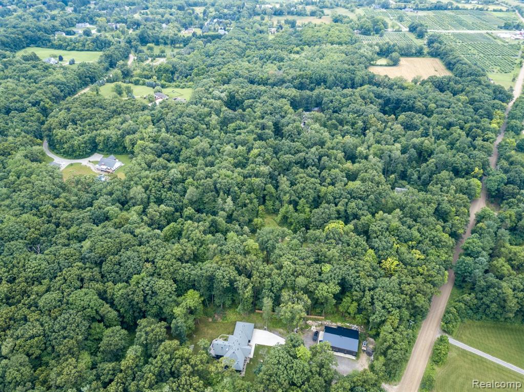 5500 Hartland Road, Fenton, MI 48430 — Photo 24