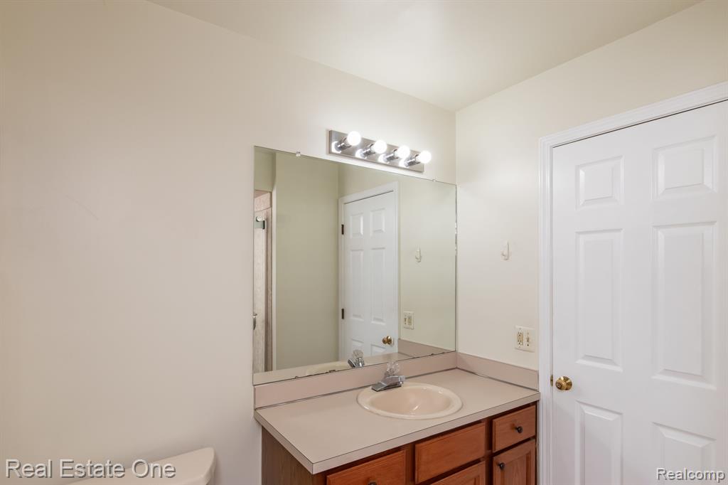 5201 CROWFOOT Drive, Troy, MI 48085 — Photo 38