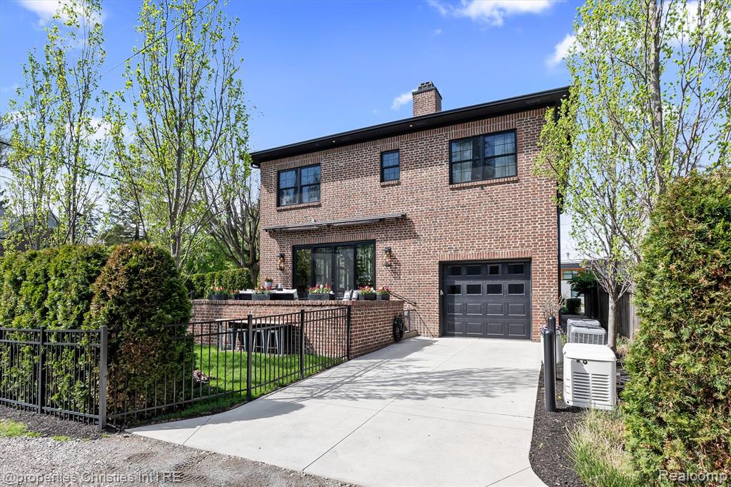 850 GREENWOOD Street, Birmingham, MI 48009 — Photo 56