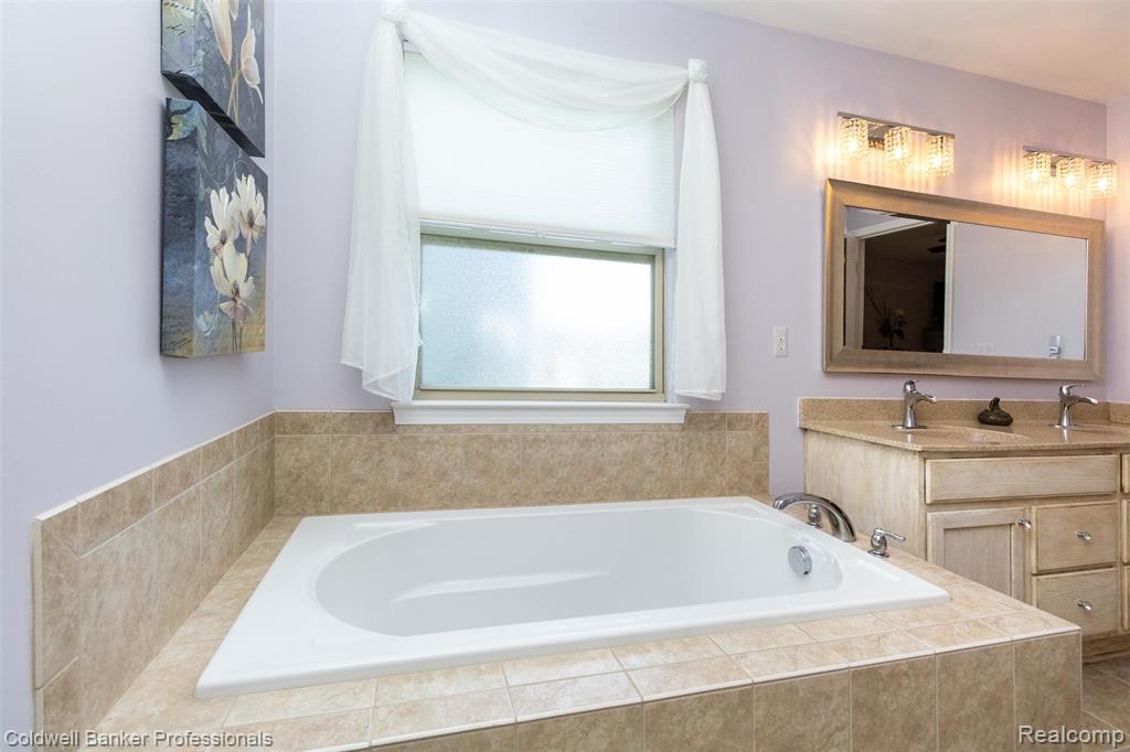 10820 Bouldercrest Drive N, South Lyon, MI 48178 — Photo 27