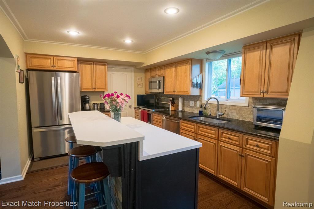 6735 BUCKLAND Avenue, West Bloomfield, MI 48324 — Photo 26