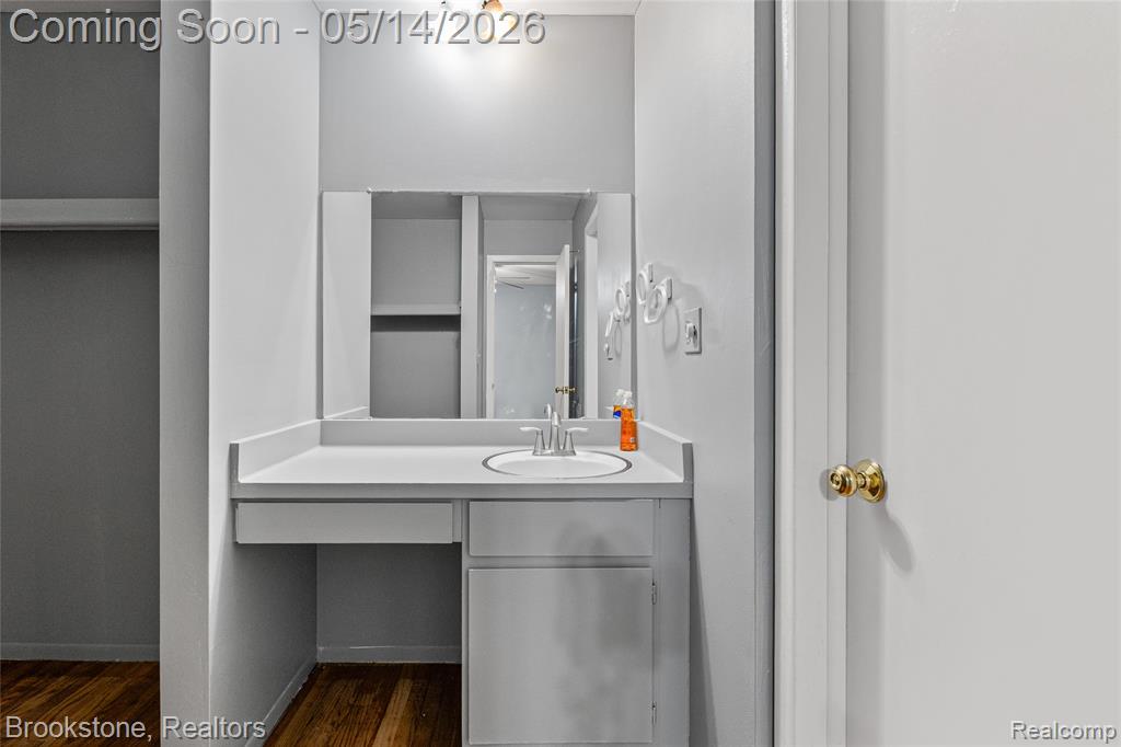 819 Kirts Boulevard, Troy, MI 48084 — Photo 15