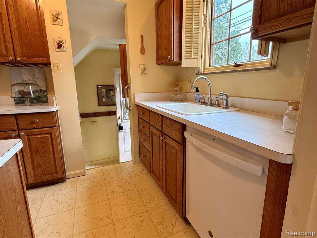 9900 Cranston Street, Livonia, MI 48150 — Photo 10