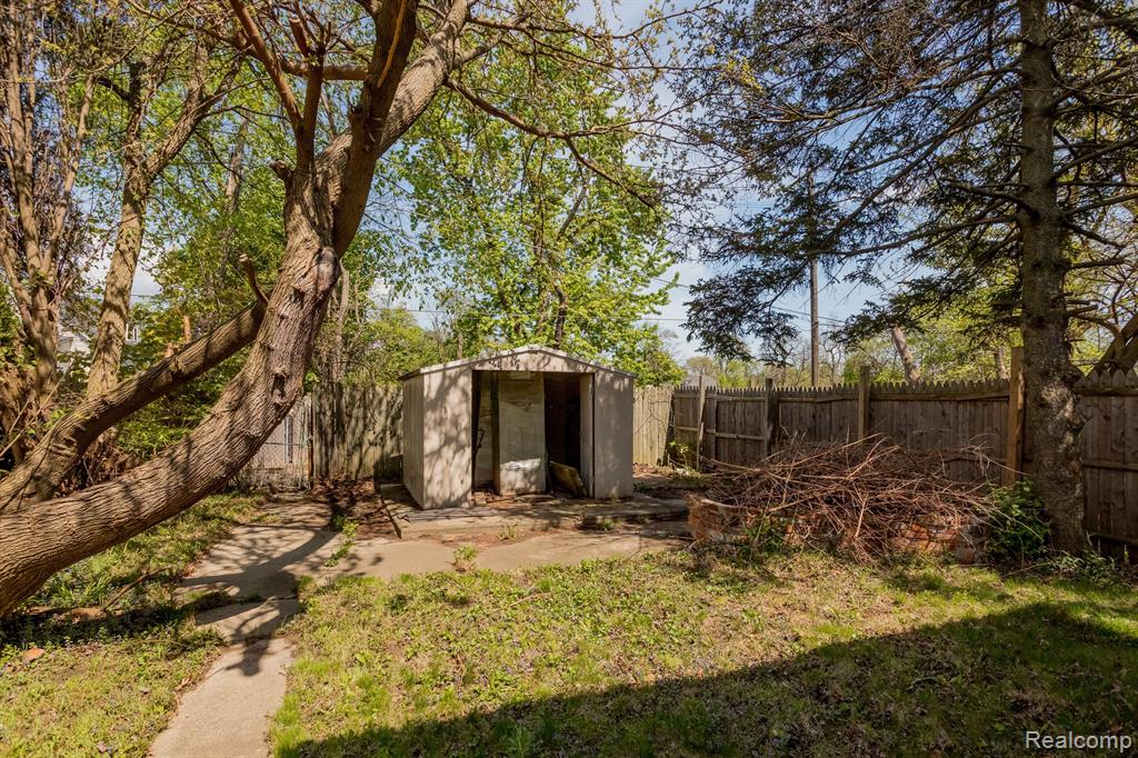 4492 FISCHER Street, Detroit, MI 48214 — Photo 25