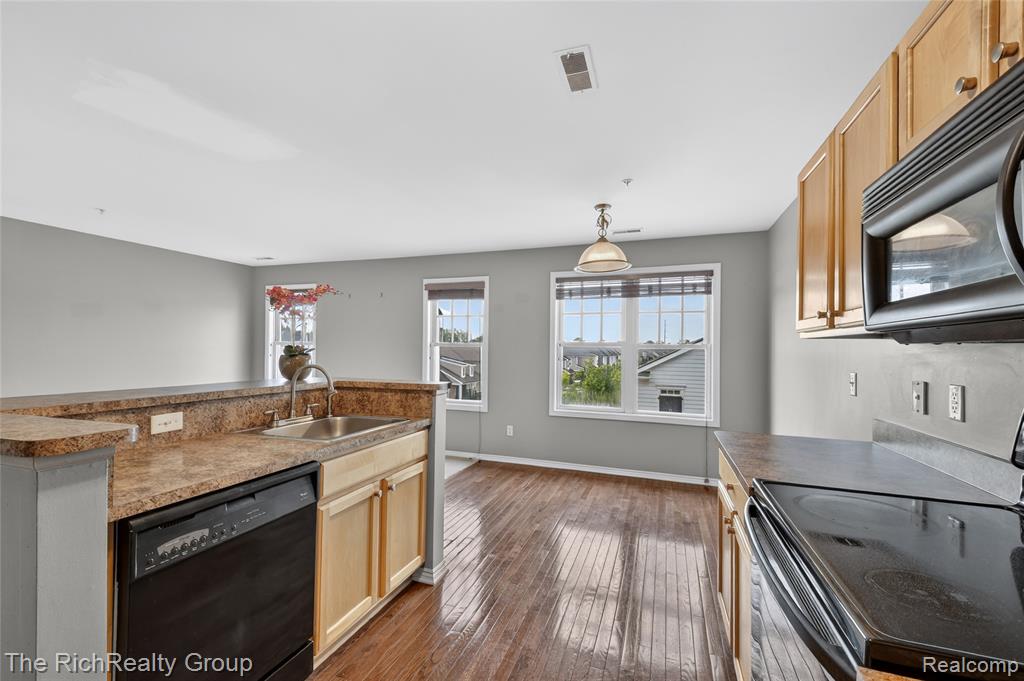 3922 Forester Boulevard, Auburn Hills, MI 48326 — Photo 12