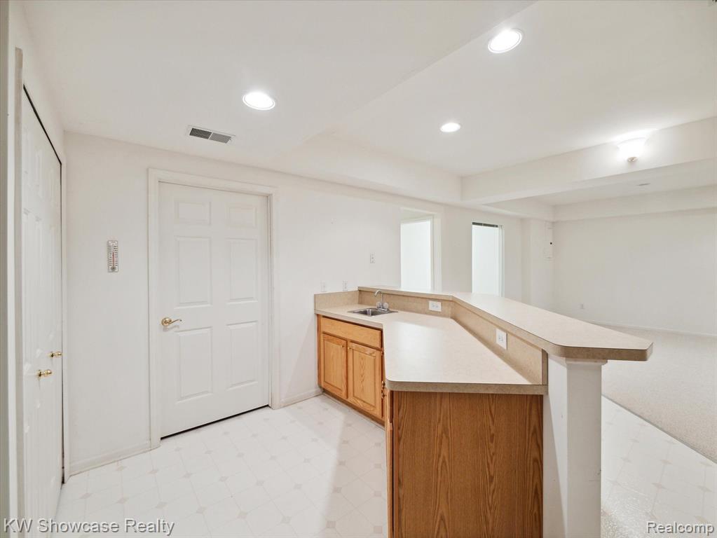 61011 EVERGREEN, South Lyon, MI 48178 — Photo 33