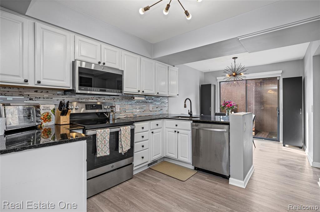 5273 Wright Way E, West Bloomfield, MI — Photo 14