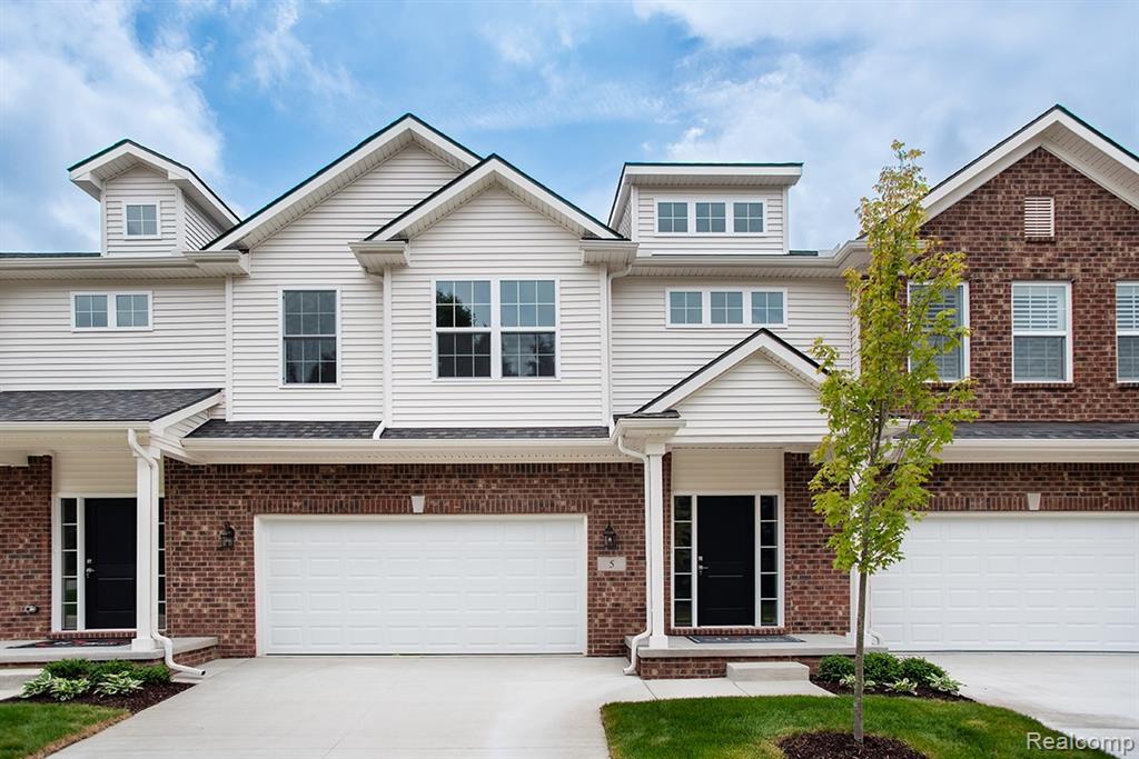 5 Grandview Circle, 70, White Lake, MI