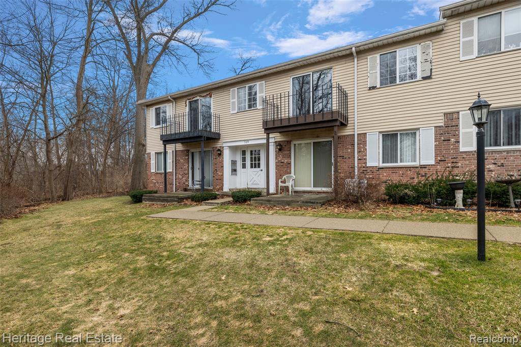 5299 Highland Road, 202, Waterford, MI 48327 — Photo 3