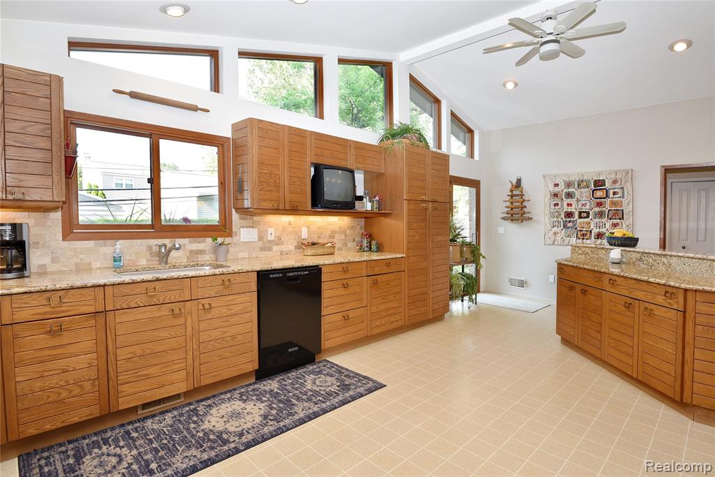 733 Highland Avenue, Clawson, MI — Photo 7