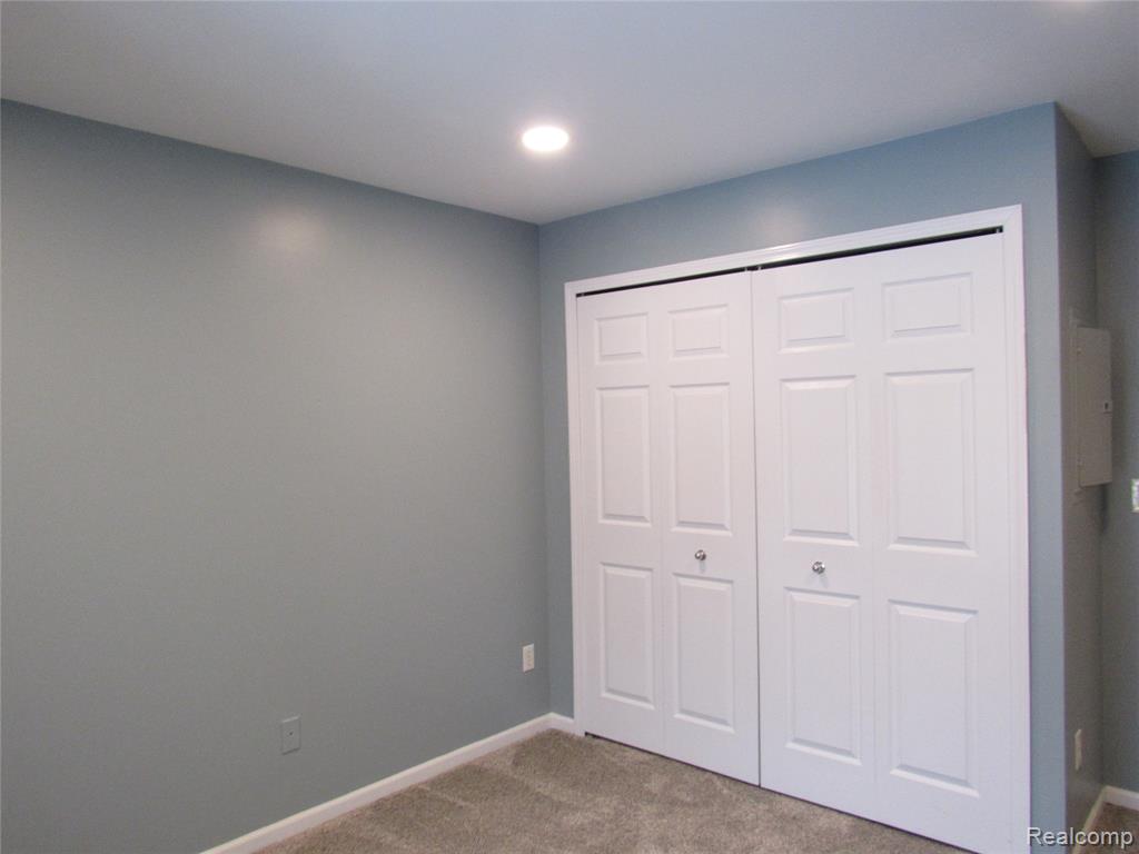 798 Amberly Drive, B, Waterford, MI 48328 — Photo 11