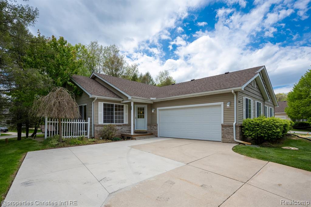 8896 Redstone Drive, Pinckney, MI 48169 — front exterior