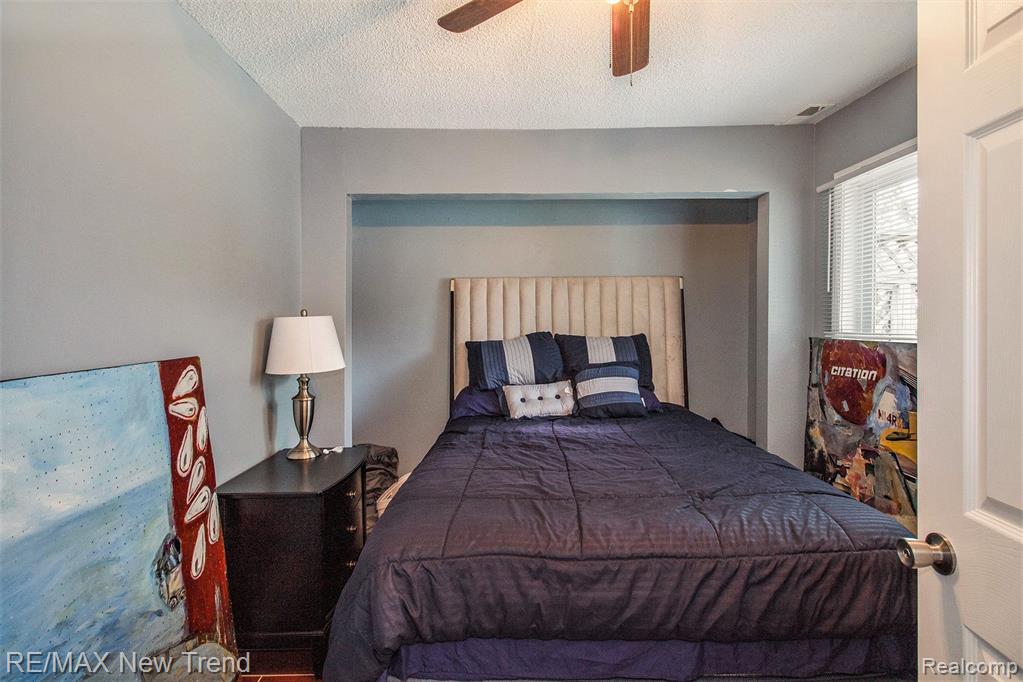 4766 Linwood, West Bloomfield, MI 48324 — Photo 22