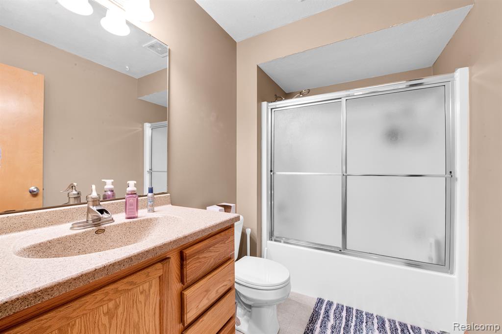 566 Webber Drive, Temperance, MI 48182 — Photo 7