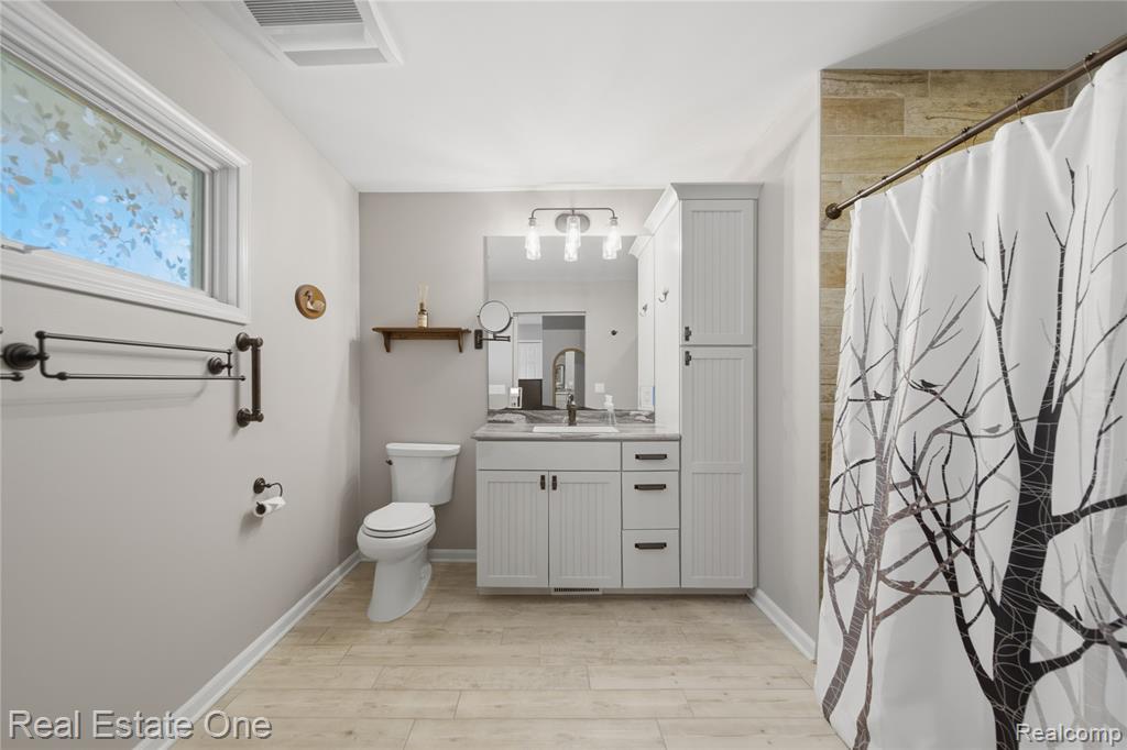 2939 Tamarack Lake Drive, Pinckney, MI 48169 — Photo 12