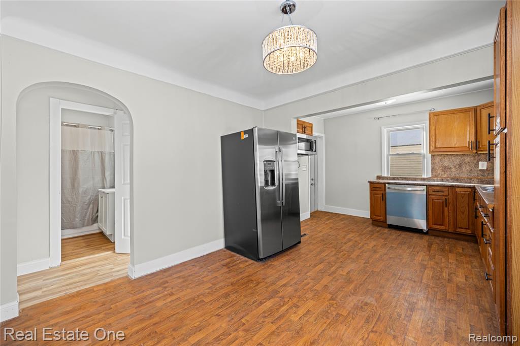 943 Premont Avenue, Waterford, MI 48328 — Photo 8