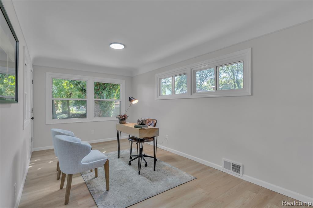 18755 Cambridge Boulevard, Lathrup Village, MI 48076 — Photo 21