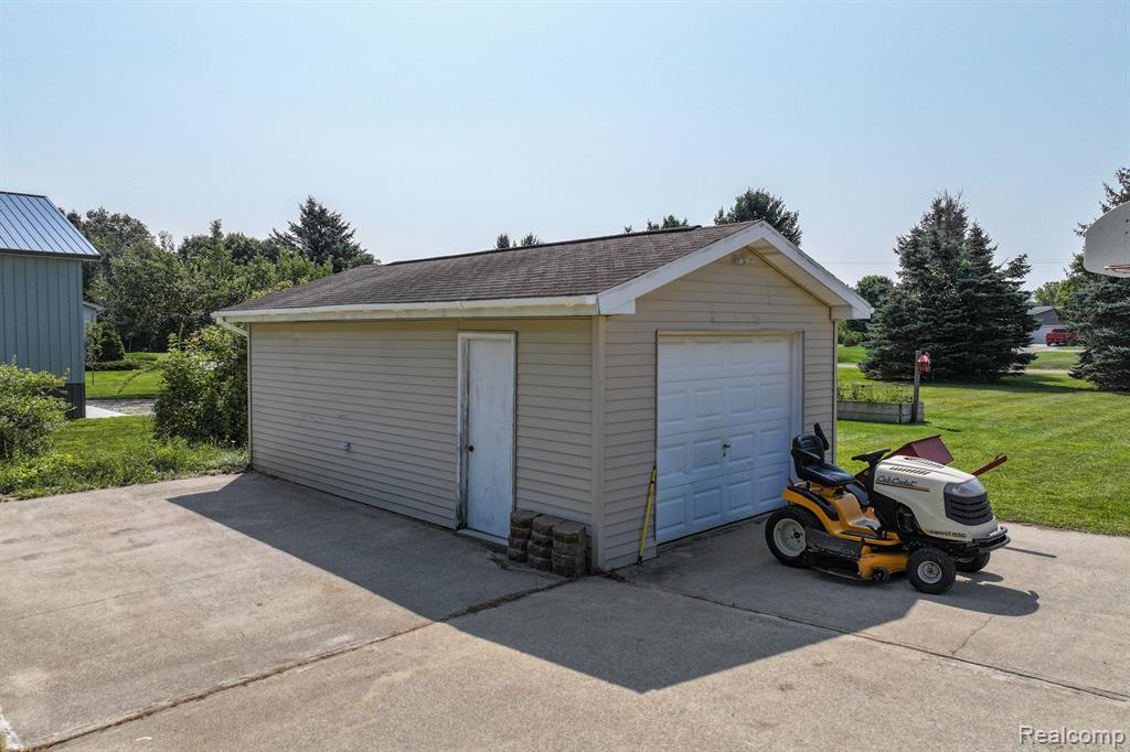 761 MELLISH Drive, Lapeer, MI 48446 — Photo 31