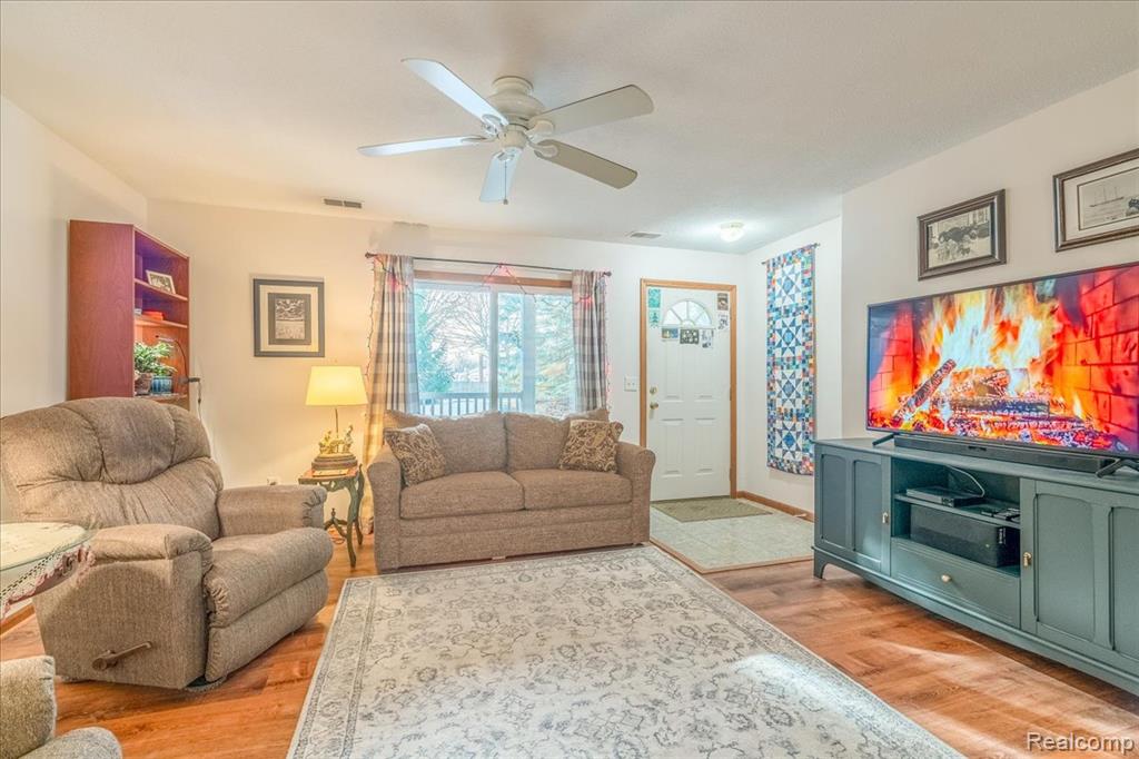 204 Marigold Circle, Westland, MI — Photo 4