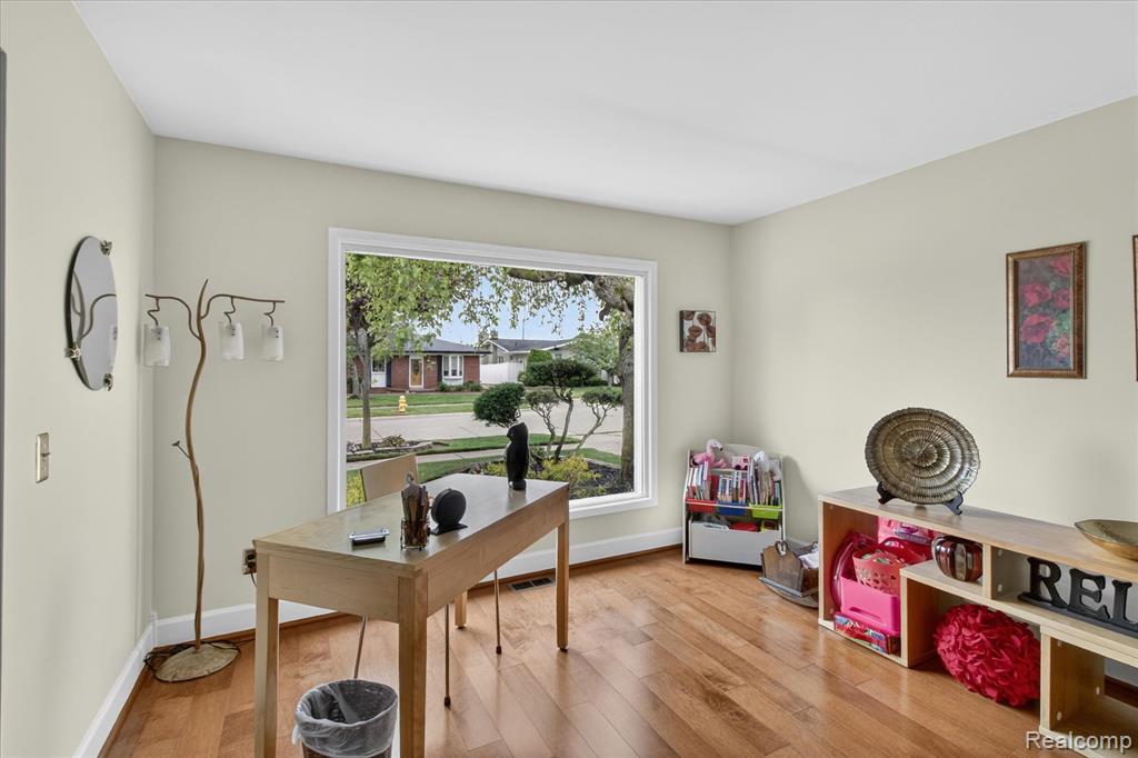 4834 Hillcrest Road, Trenton, MI 48183 — Photo 8