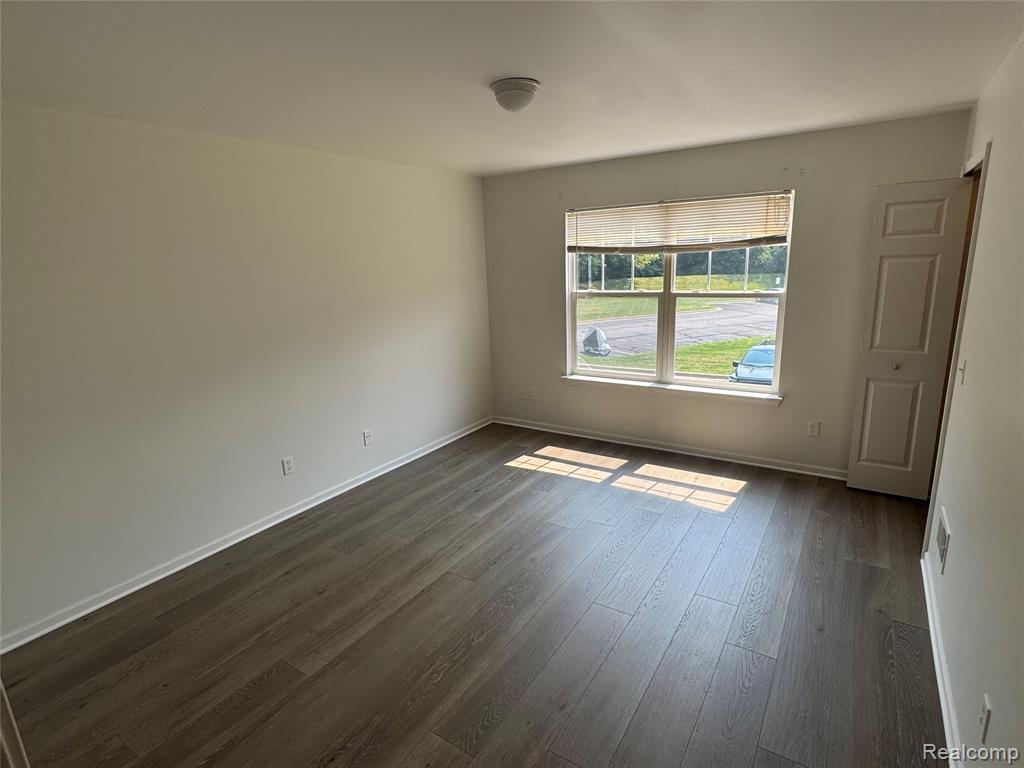 9563 LAKESIDE Drive, Ypsilanti, MI 48197 — Photo 18