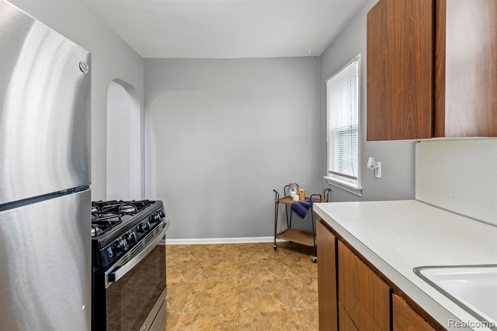 46 SMITH Court, Lake Orion, MI 48362 — Photo 17