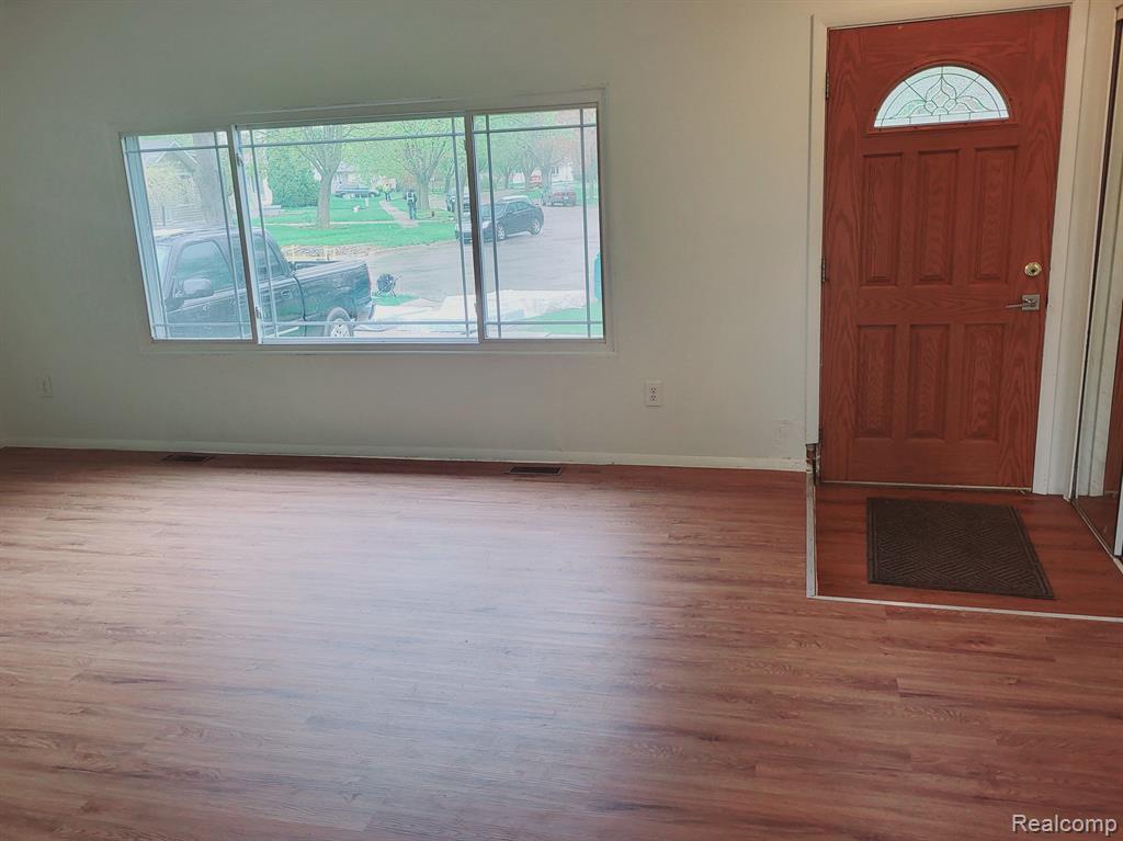 708 S GOMAS Court, Durand, MI 48429 — Photo 8