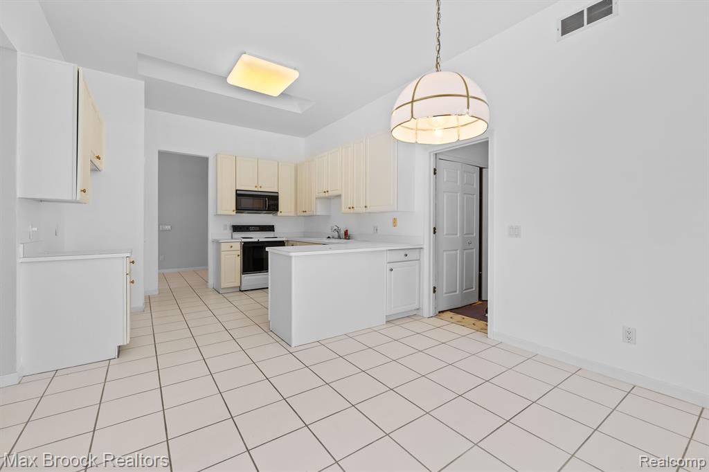 7364 SHERWOOD CREEK, 21, West Bloomfield, MI — Photo 14