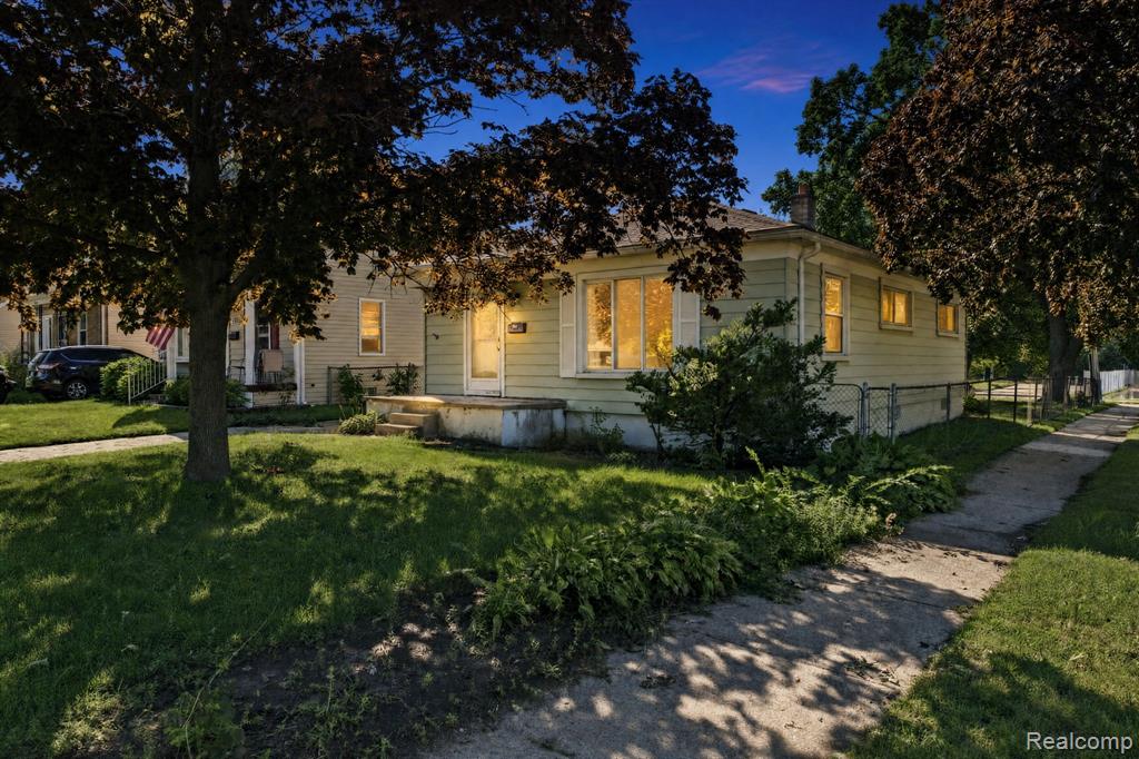 531 Highland Avenue, Clawson, MI