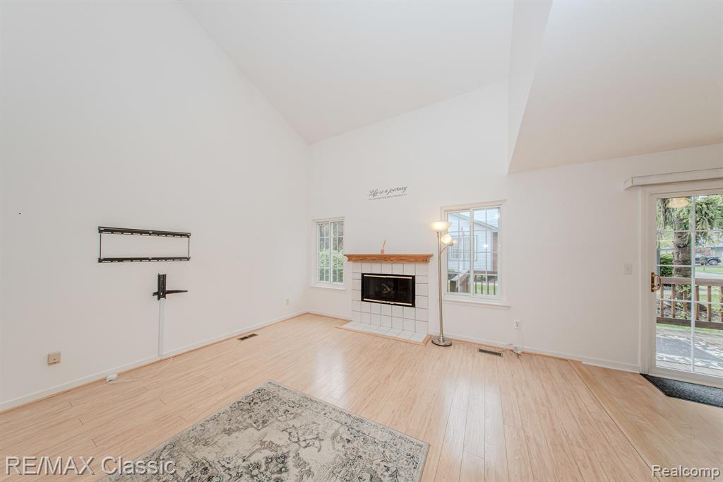 514 WINWOOD Circle, Walled Lake, MI 48390 — Photo 5