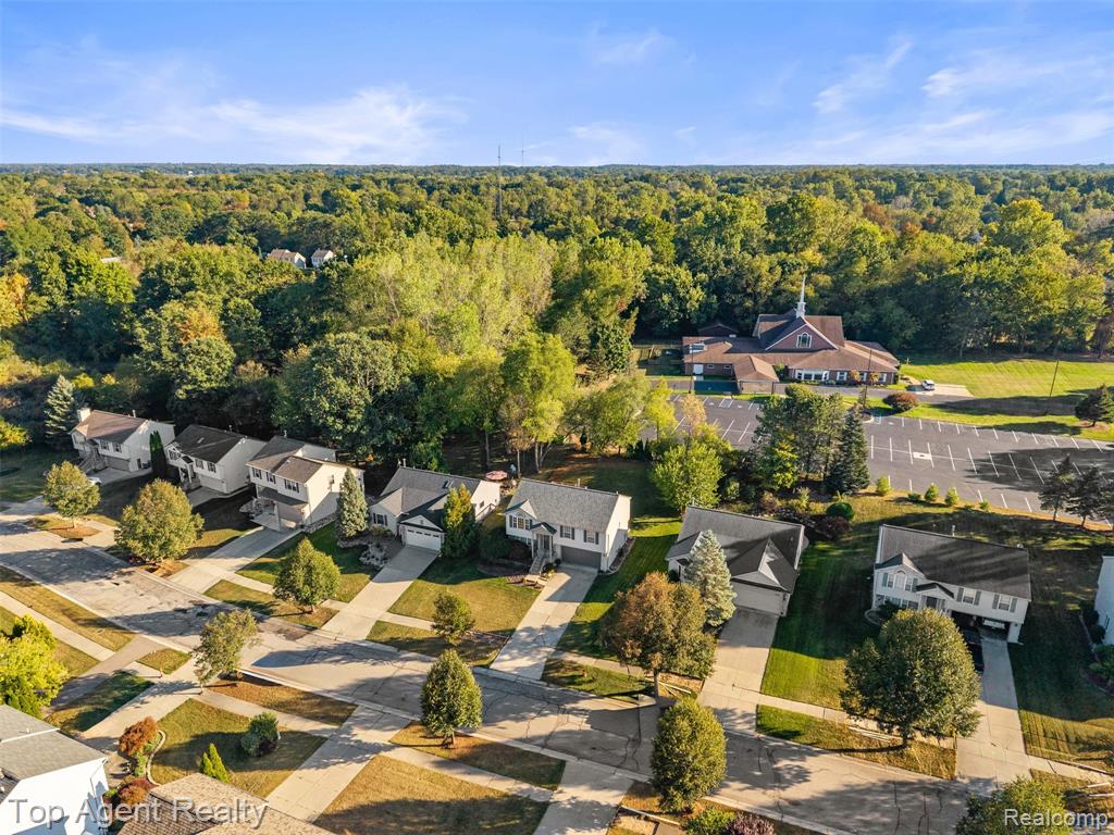 5675 Millpointe Drive, Waterford, MI 48327 — Photo 36