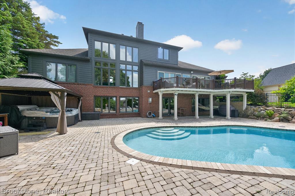 1270 Gleneagles, Highland, MI — Photo 40
