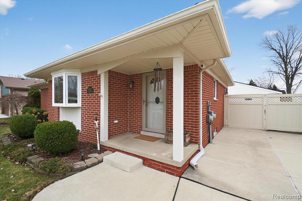 19523 Plumwoode Court, Brownstown, MI 48183 — Photo 4