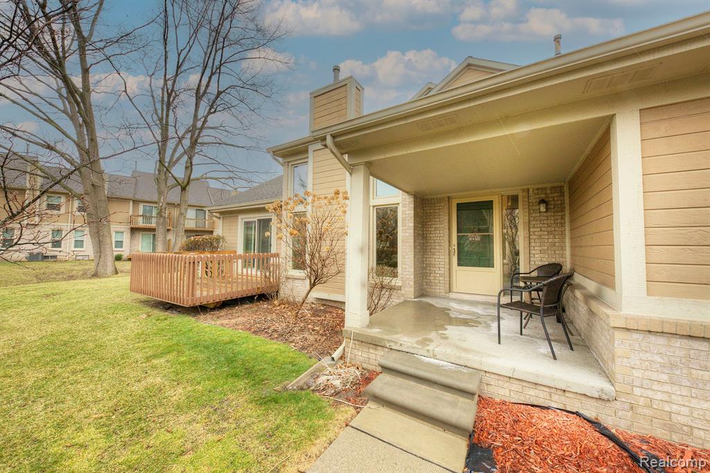 9329 EASTWIND Drive, Livonia, MI 48150 — Photo 4