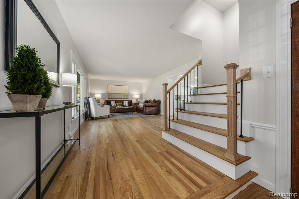 5886 SUTTERS Lane, Bloomfield Hills, MI 48301 — Photo 2